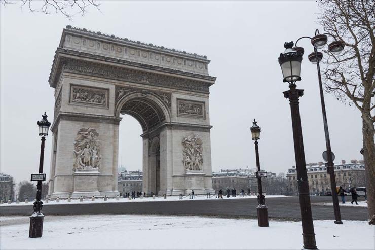 Wspaniałe zimowe krajobrazy - Łuk Triumfalny, Paryż.jpg