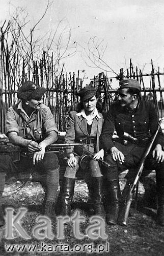 Poland - Anti-communist Guerrilla-AK,  NSZ - Photos - NSZ-NZW--Stefania Firkowska siedzi w środku.jpg