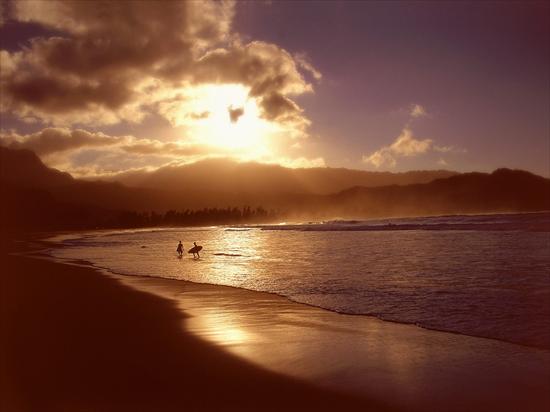 26 Landscapes różne - Surfers at Dusk, Hawaii.jpg