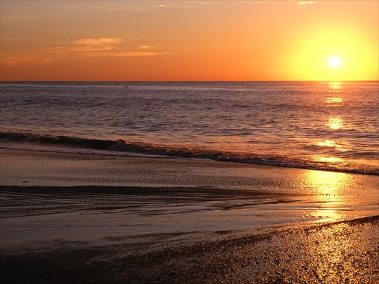 26 Landscapes różne - Sunrise Over the Atlantic, Myrtle Beach, South Carolina.jpg