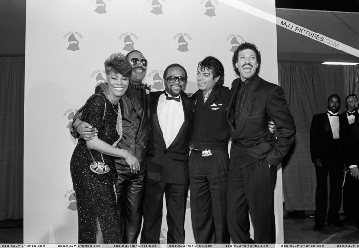 1986.02.25 - Michael attend the 28th Annual Grammy Awards - 061.jpg